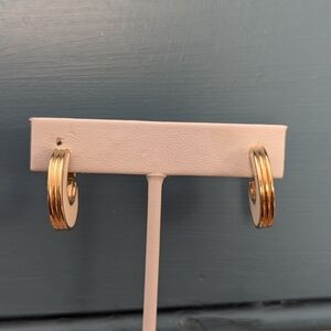 Vintage Avon Earrings Goldtone 2 toned Navy Cream Clasp 1970